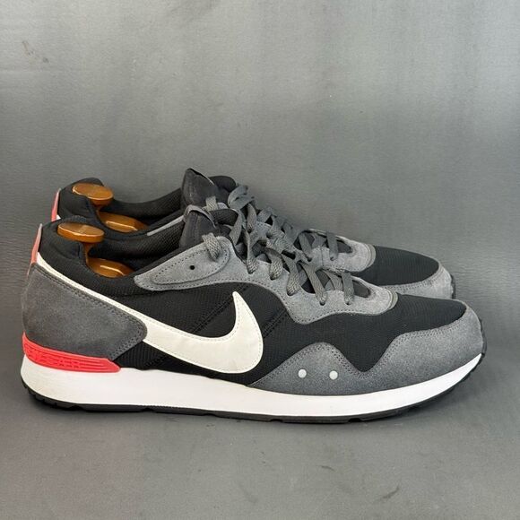 Nike Venture Runner Black Iron Grey athletic sneaker shoes men’s size 15